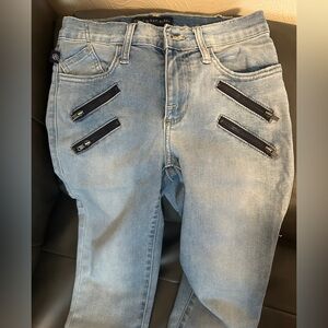Women size 2 Rock & Republic Light Blue Skinny Jeans with Black zipper Accents